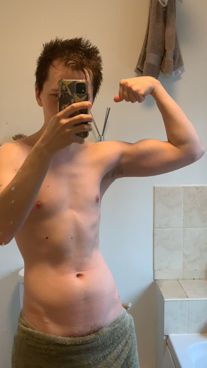 Ben564190873778's tweet photo. oh no my towel is slipping ;) https://t.co/eJSnupzvRq