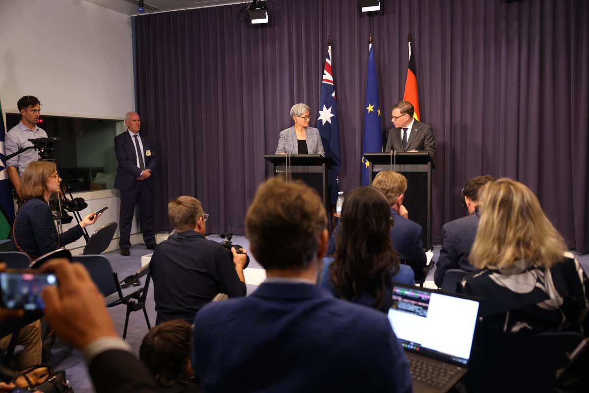 dfat's tweet image. On #WorldPressFreedomDay Australia reaffirms its commitment to media freedom, recognising independent journalism is central in protecting human rights, democracy and peace.