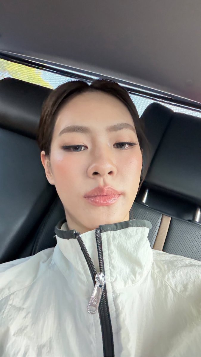 EmiBonnieTH's tweet photo. [📸] emiamily  —  IG Story update (020526)

😎

#emiamily https://t.co/OBBOCav7s5