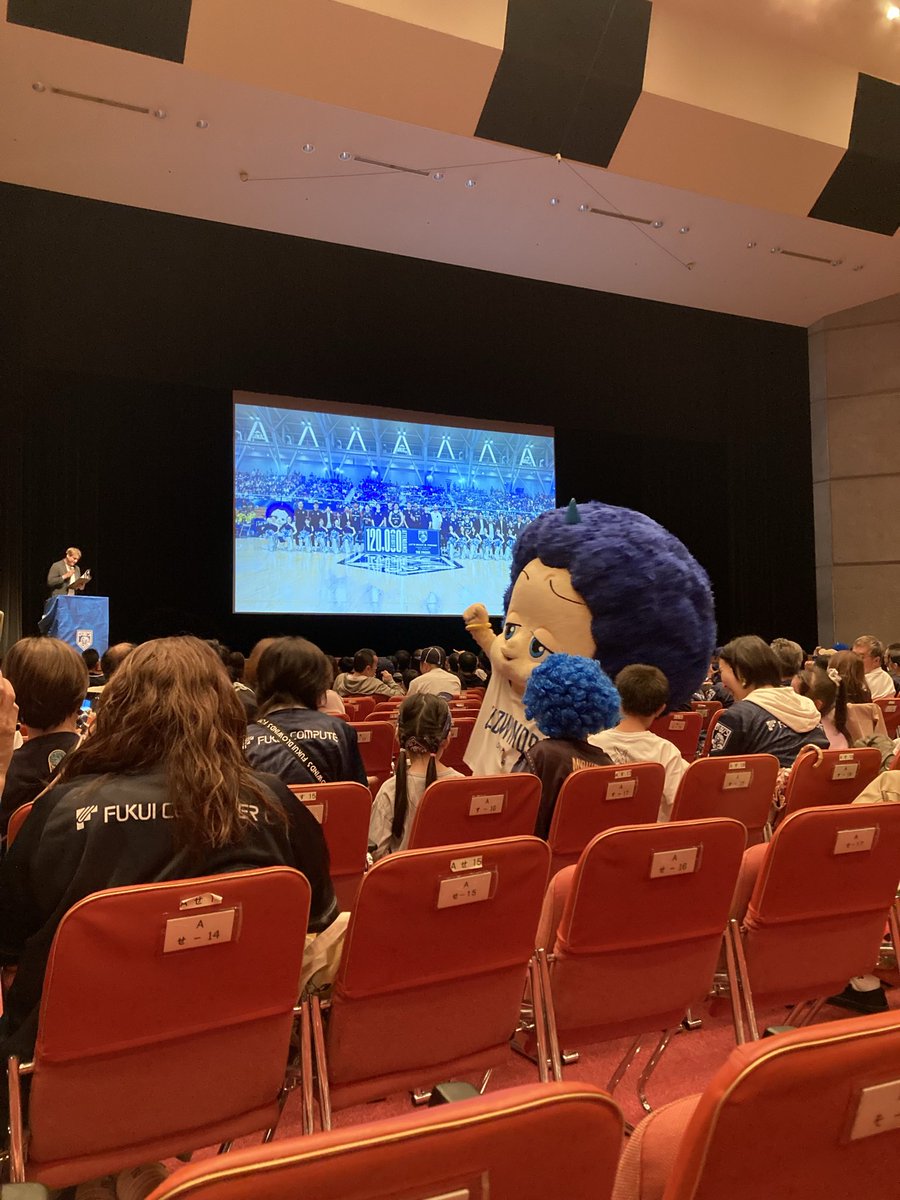 aoids_fukui's tweet photo. フェニックスプラザでパブリックビュー！
みなさん熱い🔥🔥
もっと、#ライアン・ケリー　のゲームが見たい！
明日は勝つ🔥🔥
#福井ブローウィンズ　#BOOZ かわいい https://t.co/VaOLnRwrrG