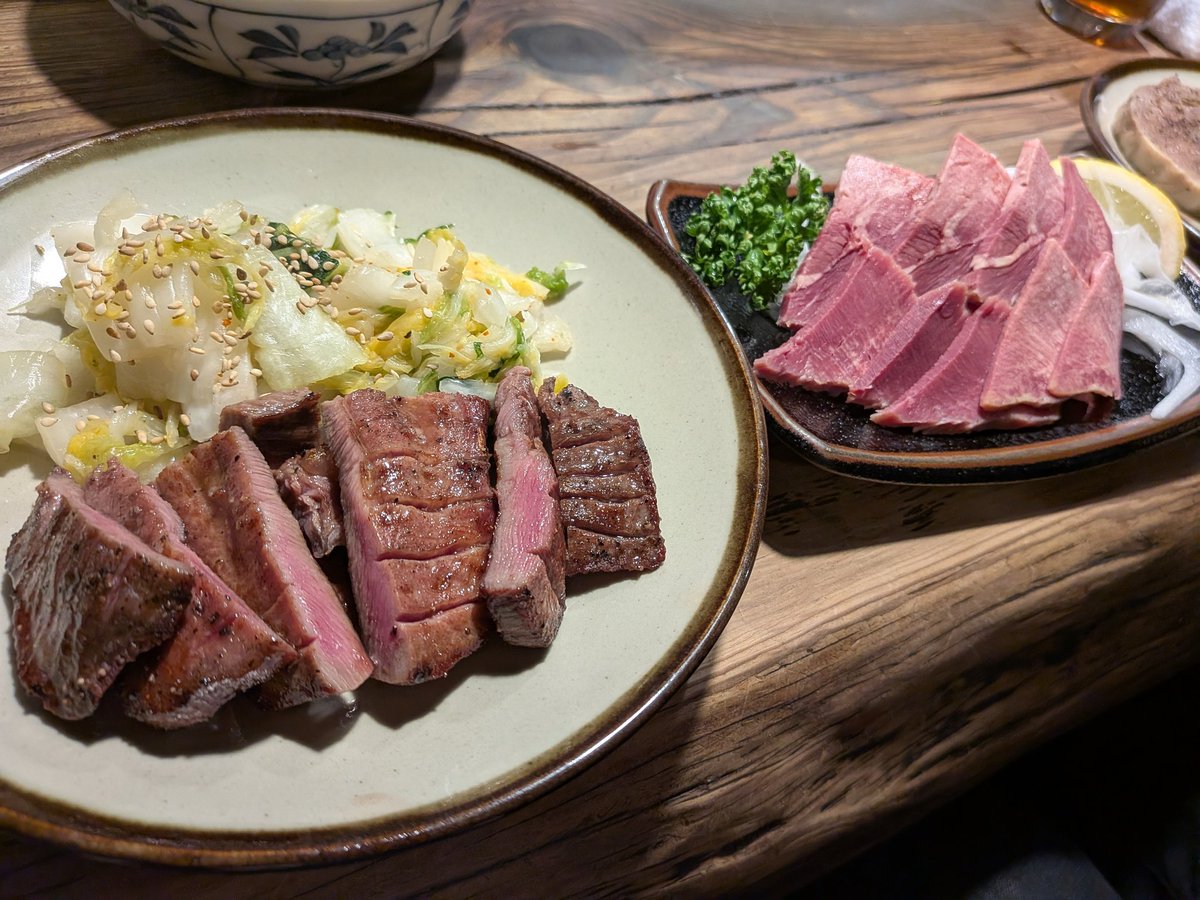 maroponclo's tweet photo. 赤坂から四谷までベスコンみたいに歩いて整えて、たん焼忍へ。
やはりどれも美味しい。これも前乗りしたおかげ。
前回は茄子のお浸しを、今回はブロッコリーのお浸しを覚えたので、家で作ろう。 https://t.co/3GjxzGvbgj