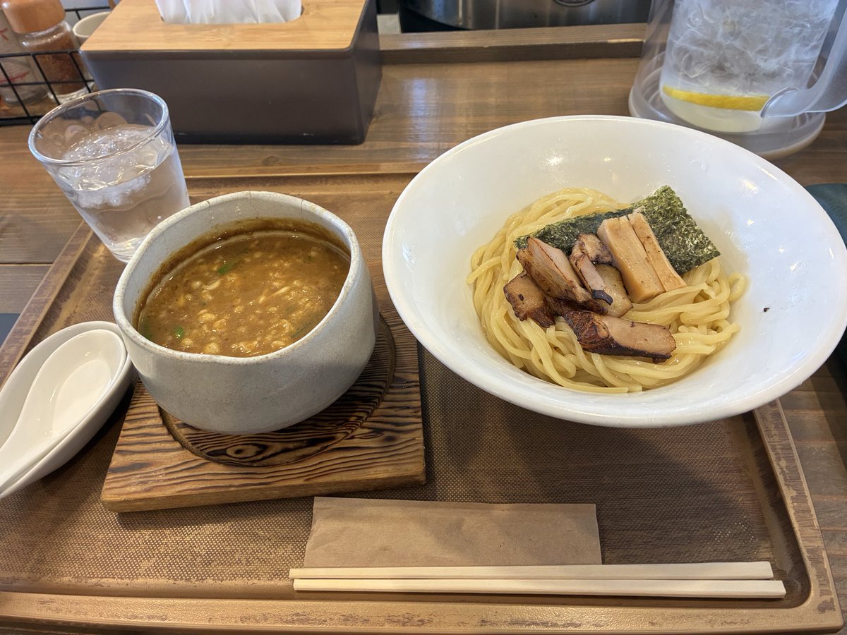 治 tweet media