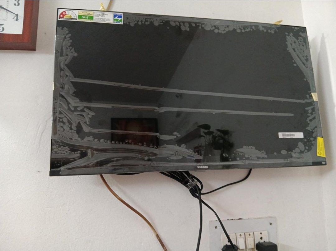 Vivek_4580ji's tweet image. 13,500 रुपये का Xiaomi TV उसको आज 19,000 का पड़ गया... 💔

दोस्तों, जो गलती मेरे दोस्त ने की वो गलती आप कभी मत करना

हुआ ऐसा कि उसने एक Xiaomi 32" Smart TV लिया 1 साल तक तो ठीक चला

फिर अचानक तस्वीर चली गई Company में complaint की मैकेनिक ने चेक किया बोला “कार्ड खराब है, 5500