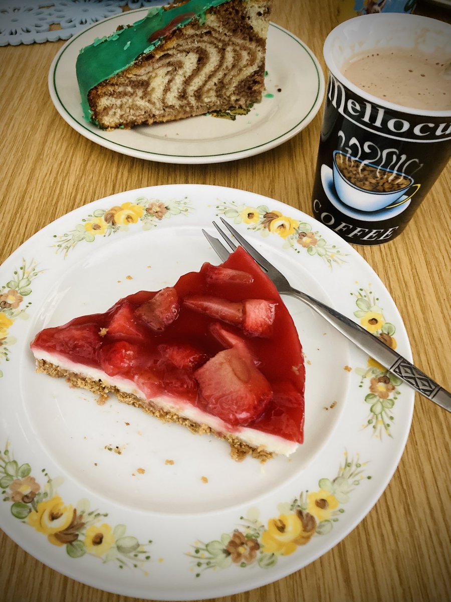 SweetMouse85's tweet photo. Strawberry Cheesecake and coffee breakfast 🍓 https://t.co/5nz9GrUaU2