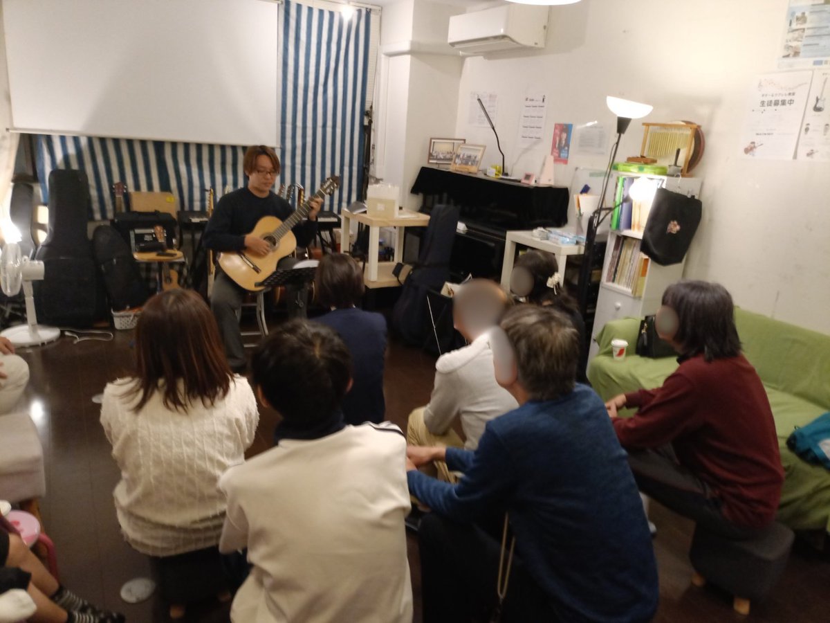 LiveBarBeevamp's tweet photo. 先週4/25に行われた
『Pop covers on classical guitar』の模様をお届けします📷

ご来場いただいた皆様、本当にありがとうございました！

https://t.co/eSzjIKjH8D

#ビーバンプ #ライブバー 
#クラシックギター #出演者募集 #学生大歓迎 https://t.co/woPPlDWH4O