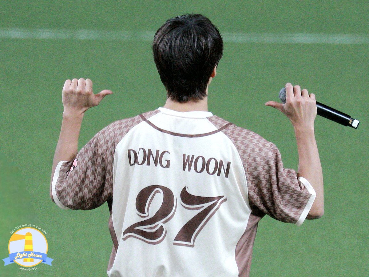 LIGHTHOUSE_66's tweet image. 260502 타이강 호크스 시구 #동운 ⚾️💜

유니폼이 왜이리 잘 어울려 아~~~~~~
#하이라이트 #HIGHLIGHT #비스트 #BEAST 
#손동운 #SONDONGWOON @beastdw