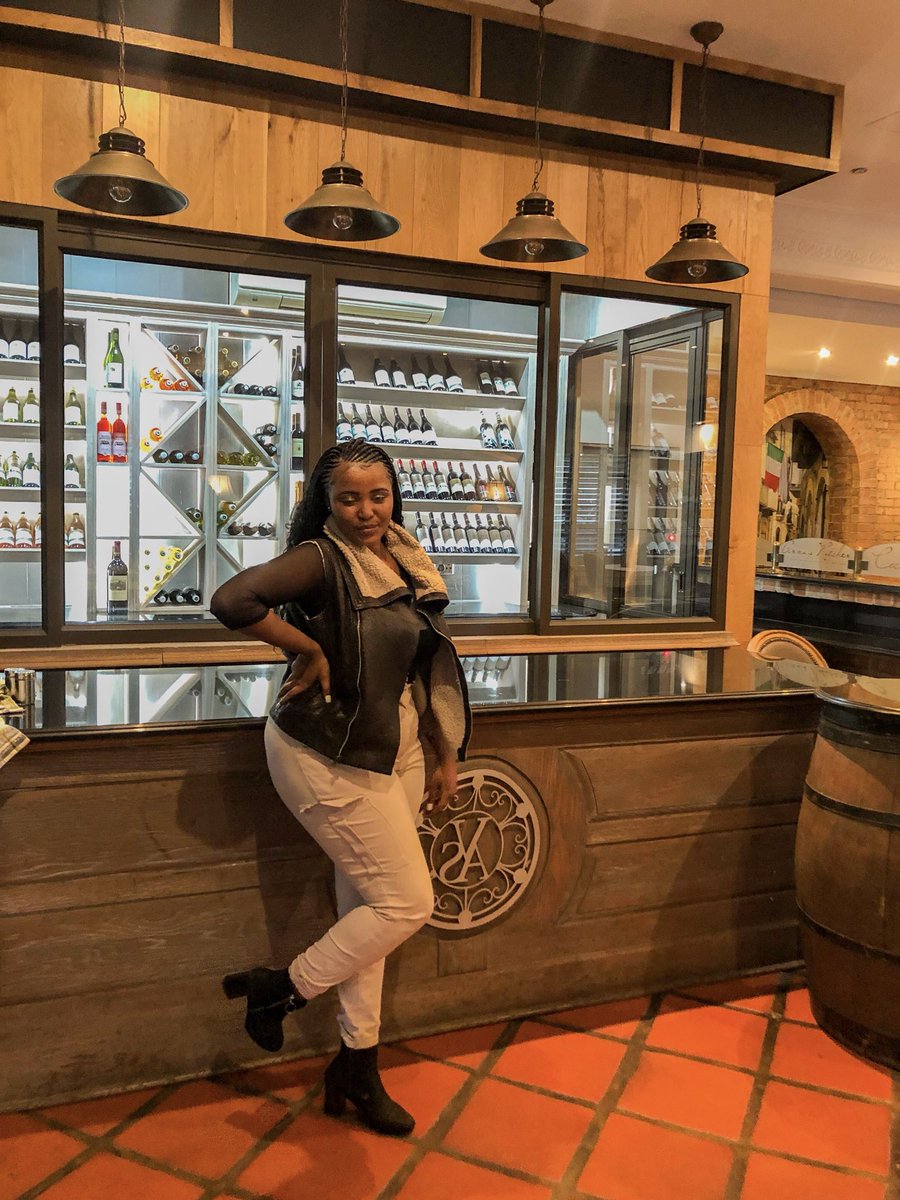 Umutoni_Bestie's tweet photo. Rata muri iyi weekend nucyenera aka Liquor, Wine cg Champagne uri Kigali umbwire nkurangire umuntu ukakugezaho ku kiranguzo. Sibyo?? π·π₯πΎ
#WeekendAds. https://t.co/6wk3sMCOOH