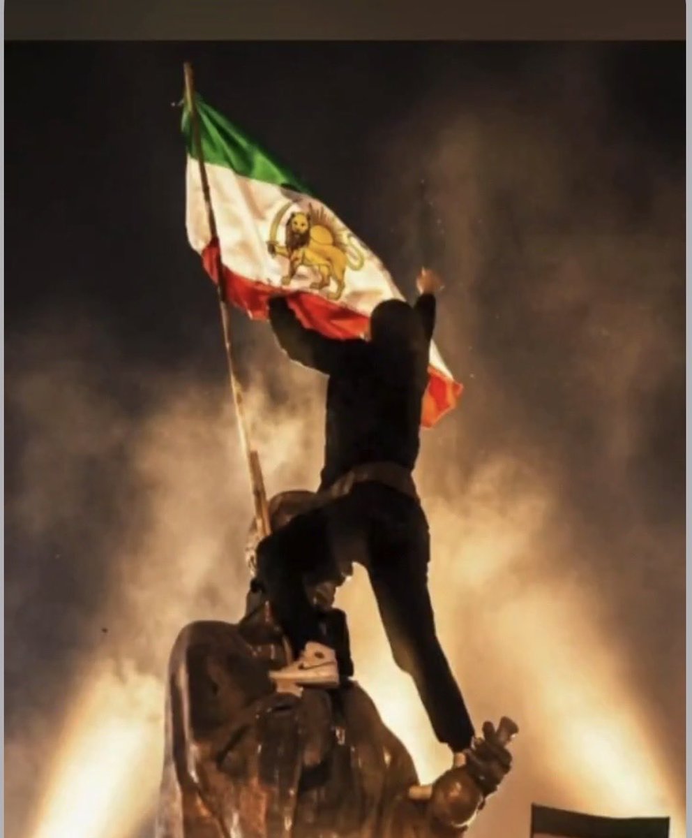 Shireenyhiu's tweet image. « مشکل ما دشمن نیست…
مشکل ما سکوت خودمونه. »

آخرش :
«تا کی؟»

#Iran   #voicepeople #change