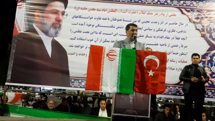 roshangarmedia's tweet photo. *امام جمعه زینبیه استانبول: مردم و دولت ترکیه در کنار ایران ایستاده اند*

  امام‌جمعه زینبیه استانبول و رئیس ��تحادیه علمای شیعه ترکیه گفت: در جنگ چهل ‌روزه دولت و مردم ترکیه تمام حمایت خود را از مردم ایران اعلام کردند. https://t.co/LSKhIzql0U