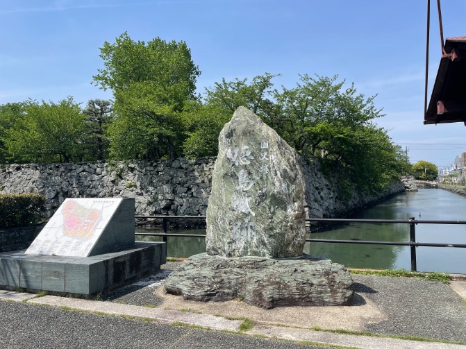mojankovic's tweet photo. 阿波　徳島城跡
お堀に黒鯛、クラゲなど色々
...ディナーは寿司を食べよかな🤔 https://t.co/n1ZjKfb0b4