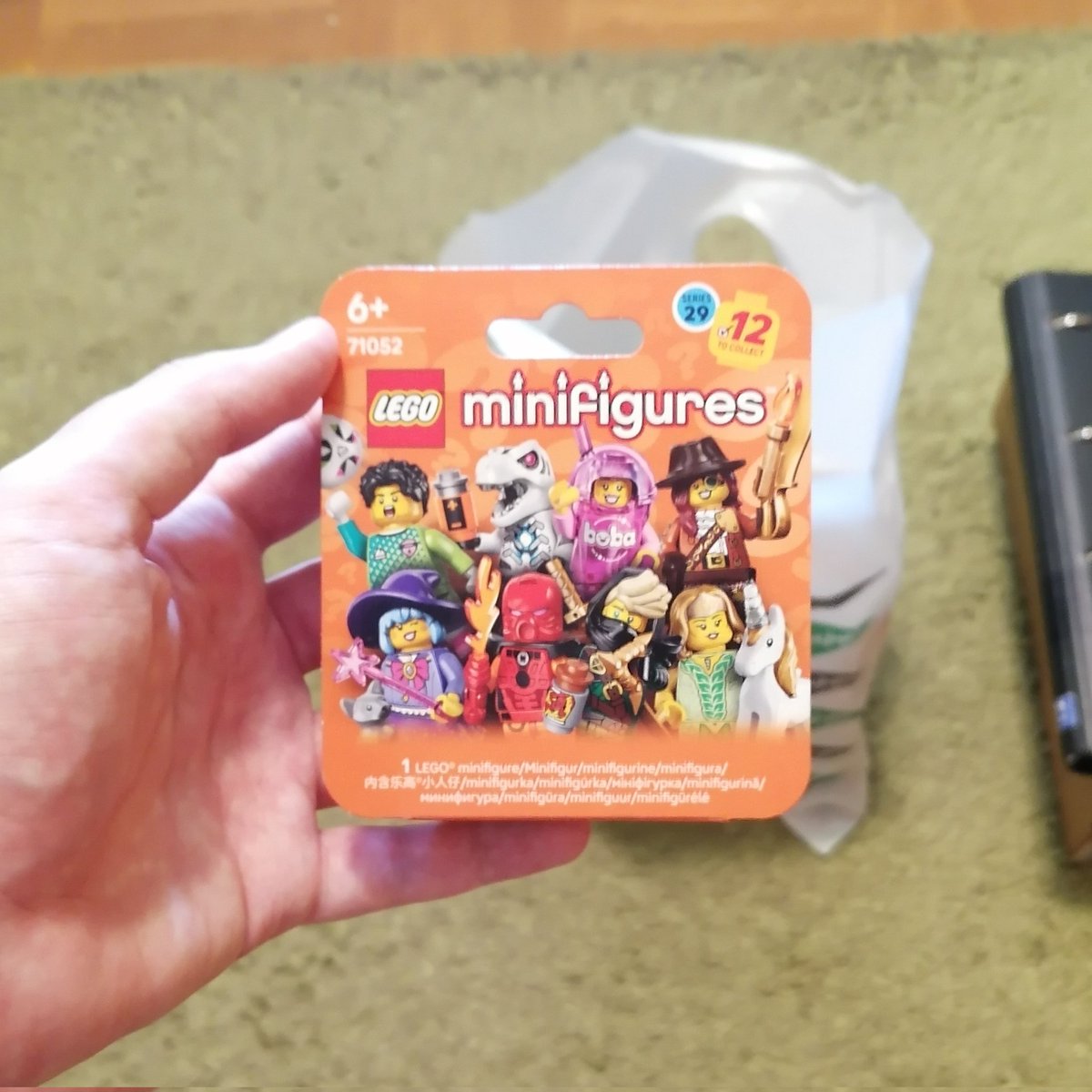 Dani27More's tweet image. After a week of hard work I'm finally done with this 💪💥 Just bough all 7 of the red bionicle robots they had in the store. I now have a total of 42 and I'm about to sell them in ebay for $25 each!
#fuckthemkids #investing #profit