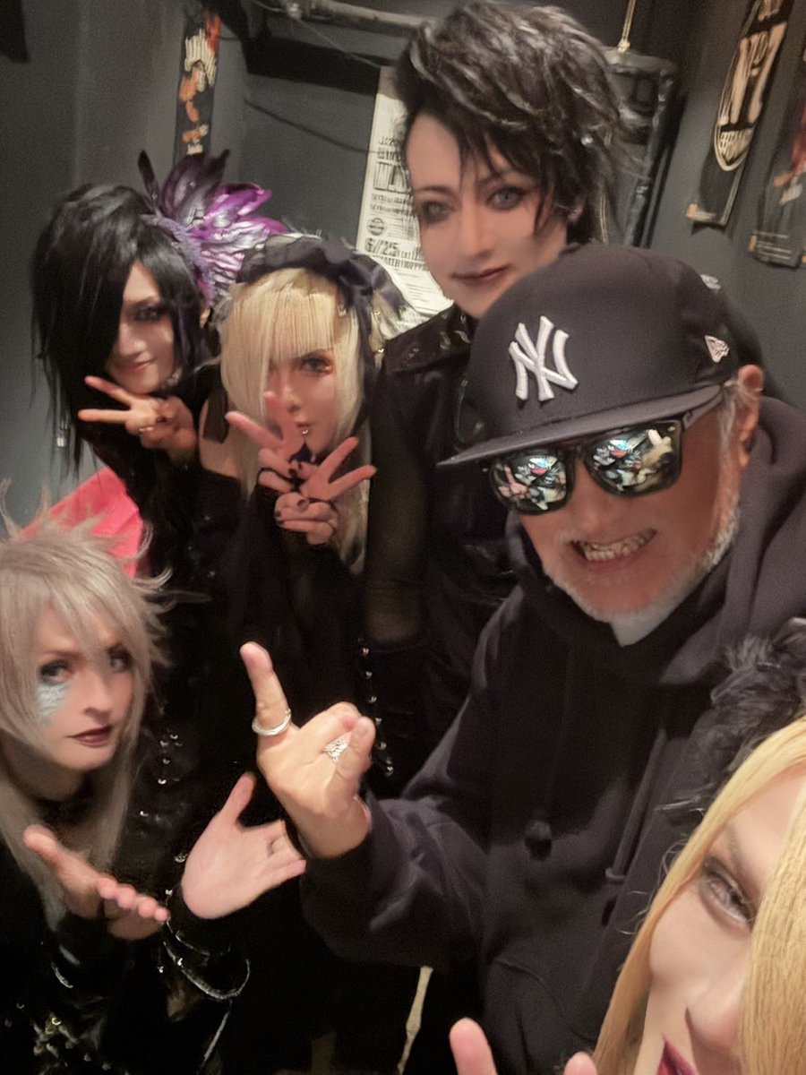ZekeDeux_Kakeru's tweet photo. GRAND SLAMのJUNYAさんとZeke Deux
楽屋で色々と絡ませていただきました！
夢のよう！ https://t.co/Lqw7bCy62J