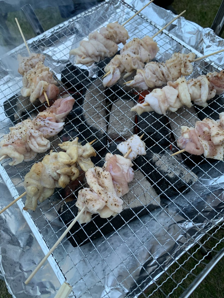 フラフ tweet media