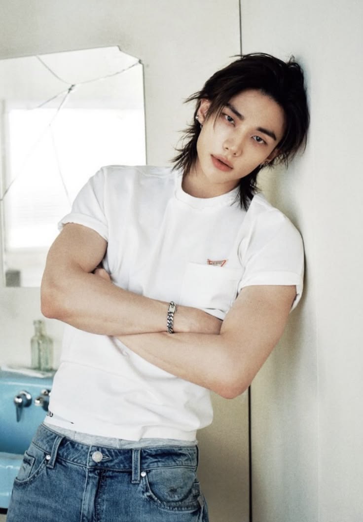FashionistD's tweet photo. We announce #HYUNJIN as THE JEANS SUPERMODEL OF APRIL 2026! https://t.co/s6FuI8vR6Z