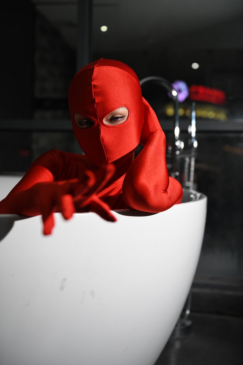 satingloves's tweet photo. 为你我做了太多的傻事，第一件就是为你写诗
＃zentai  ＃全包紧身衣 ＃南宁约拍 https://t.co/CkxCObd6pz