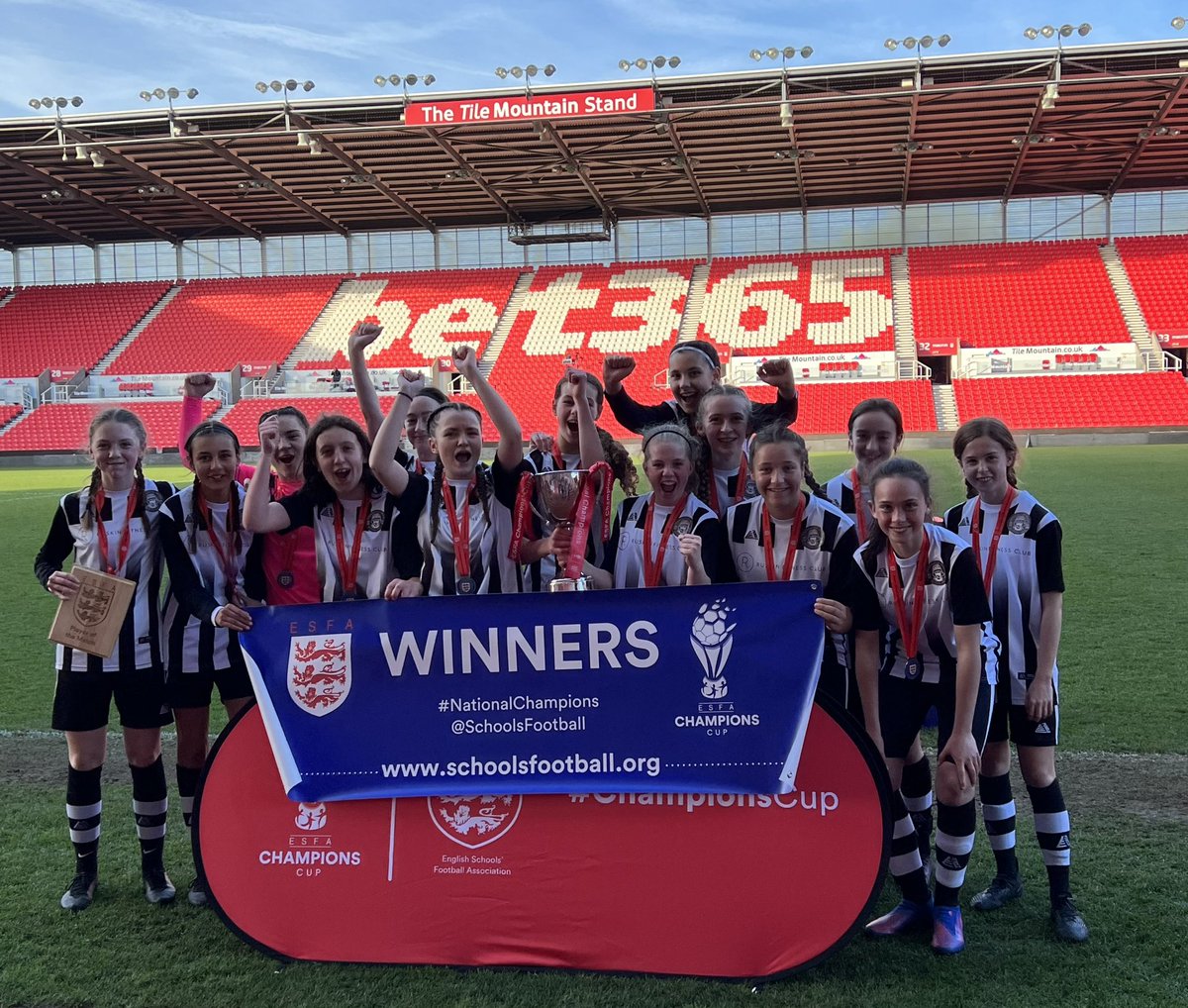 KnowsleySaints's tweet photo. It’s a Bank Holiday bonanza as @KSH_SFA u12s &amp; u13s boys travel to @stokecity for the @SchoolsFootball National Finals.🏟️

Good luck from all the girls - bring those cups back to their spiritual home! 🏆🏆🏆

You can get watch it here with a match pass 📺 https://t.co/m7yikJQXRw https://t.co/PJ6hUZ9wTo