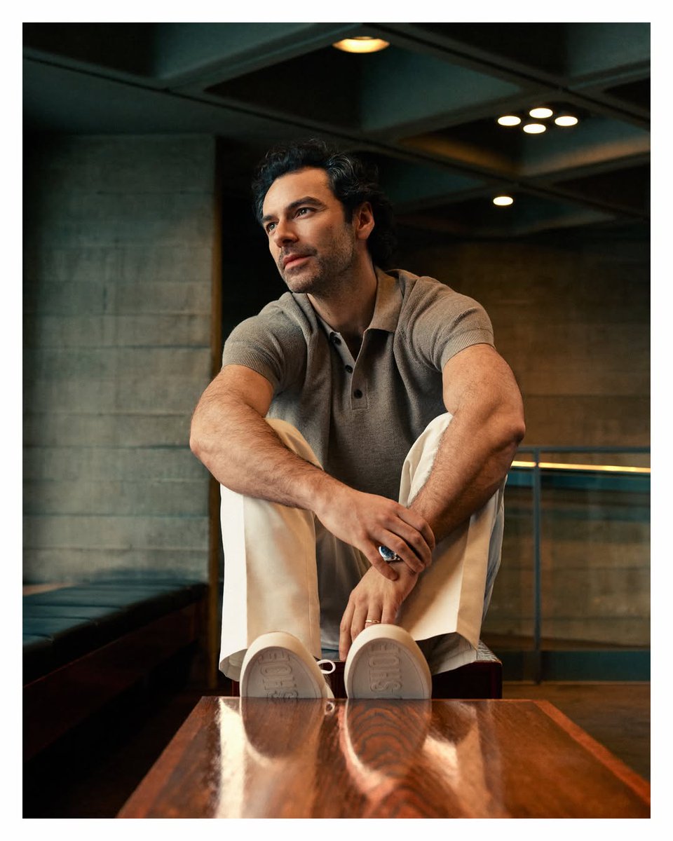 TurnItDownSome's tweet image. Matt Holyoak, IG
"Aidan Turner for High life magazine @british_airways"

Beautiful photo of 'the main man' 😍

Photo source: instagram.com/p/DX1ENTGiCJL/

#aidanturner #highlife #photoshoot #rivals #lesliaisonsdangereuses #nationaltheatre