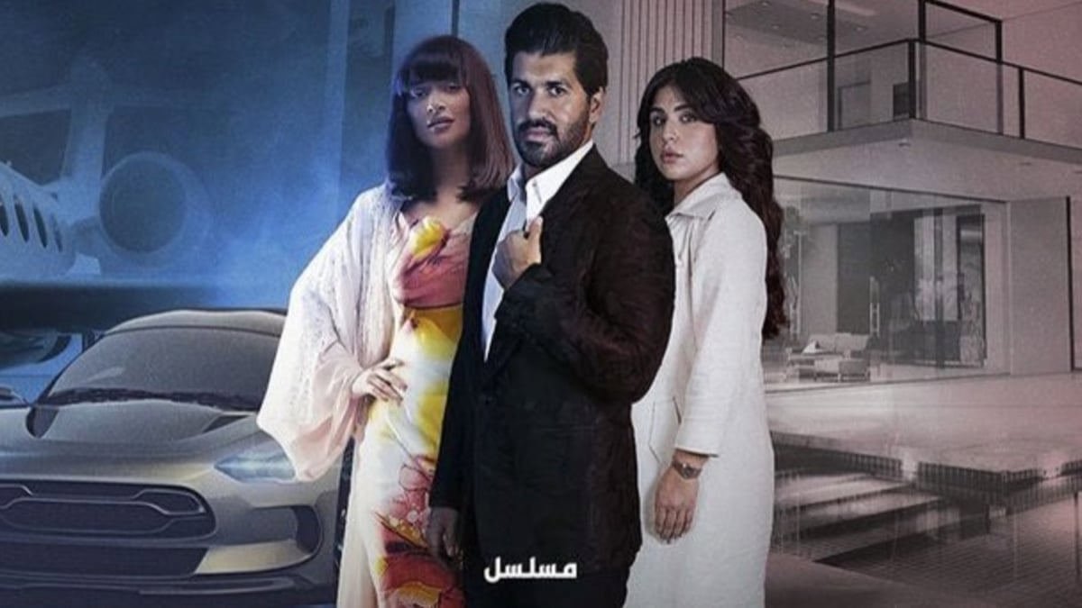 dontforgetq8's tweet photo. محمد دحام الشمري… حين تتحول الدراما إلى ذاكرة لا تُنسى

في مشهدٍ دراميّ تتسارع فيه الأعمال وتتنافس فيه الأسماء، يظل المخرج محمد دحام الشمري أحد الأعمدة التي رسّخت هوية الدراما الكويتية، بصناعة أعمالٍ لا تُشاهد فقط… بل تُعاش وتُحفظ في الذاكرة.

أعمال صنعت الفارق

لم يكن تميّز الشمري وليد الصدفة، بل نتاج مسيرة حافلة بأعمالٍ تركت بصمة عميقة، ومن بينها:

المتاهة

السجين النصاب

ساهر الليل

الخراز

هذه الأعمال لم تكن مجرد إنتاجات درامية، بل كانت قراءة عميقة للمجتمع، تعكس تحوّلاته، وتناقش قضاياه بجرأة واحتراف.

رؤية إخراجية تتجاوز الزمن

ما يميّز أعمال الشمري هو قدرته على الغوص في التفاصيل الإنسانية، وتحويل النصوص إلى لوحات بصرية نابضة بالحياة، وهو ما جعل أعماله تعيش طويلًا في ذاكرة الجمهور الكويتي والخليجي.

بين الماضي والحاضر… هل يعود وهج الدراما؟

وفي ظل هذا الحضور، يظل السؤال مطروحًا:
هل يمكن أن تعود الدراما الكويتية إلى ذاك الزخم الذي صنعه الكبار؟

وهل يمكن أن نرى إعادة إحياء للمدرسة الفنية التي جمعت بين الإخراج المتقن والتمثيل العميق، كما شهدنا في أعمال خالدة مثل خالتي قماشة؟

كلمة أخيرة

يبقى محمد دحام الشمري اسمًا لا يُختصر في قائمة أعمال، بل مدرسة فنية قائمة بذاتها.

فالإبداع الحقيقي لا يُقاس بعدد الأعمال… بل بعمق الأثر الذي يتركه في قلوب الناس.
@محمد