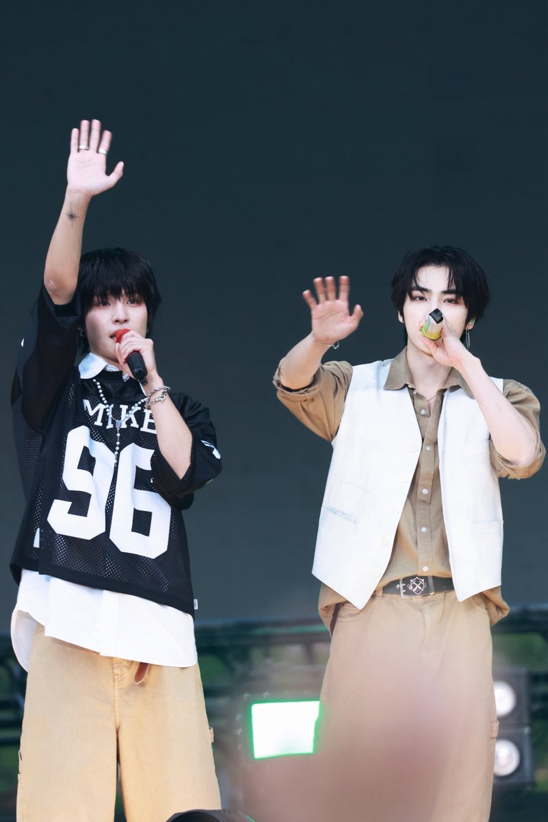 CourtlyLove7's tweet photo. 260502 TAIHU BAY MUSIC FESTIVAL 

#YangXiao #YANGXIAO
#羊铁 #양샤 #ヤンシャオ 
#NCT #WayV #威神V
#WayVxTaihuBayMusicFestival https://t.co/7nTyU4xXVV
