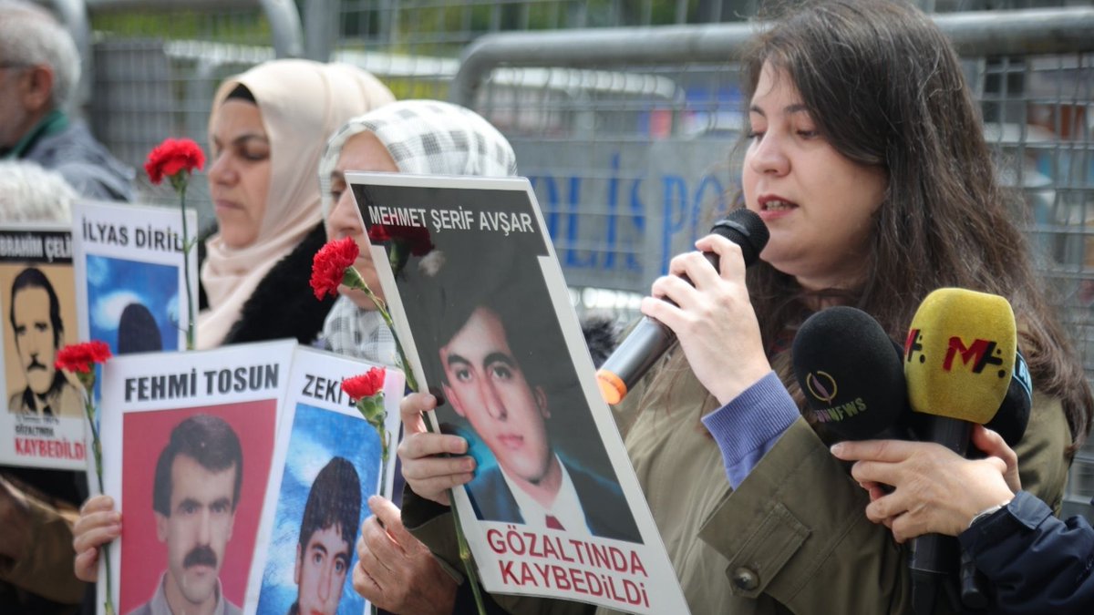 BirGun_Gazetesi's tweet image. Cumartesi Anneleri 1101. haftada: 32 yıl önce JİTEM'in kaçırdığı Mehmet Avşar için adalet çağrısı
birgun.net/haber/cumartes…