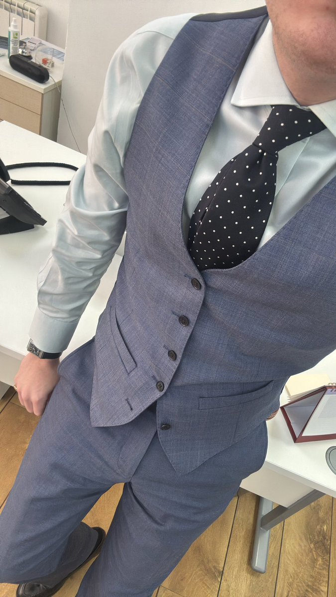 M 👔 tweet media