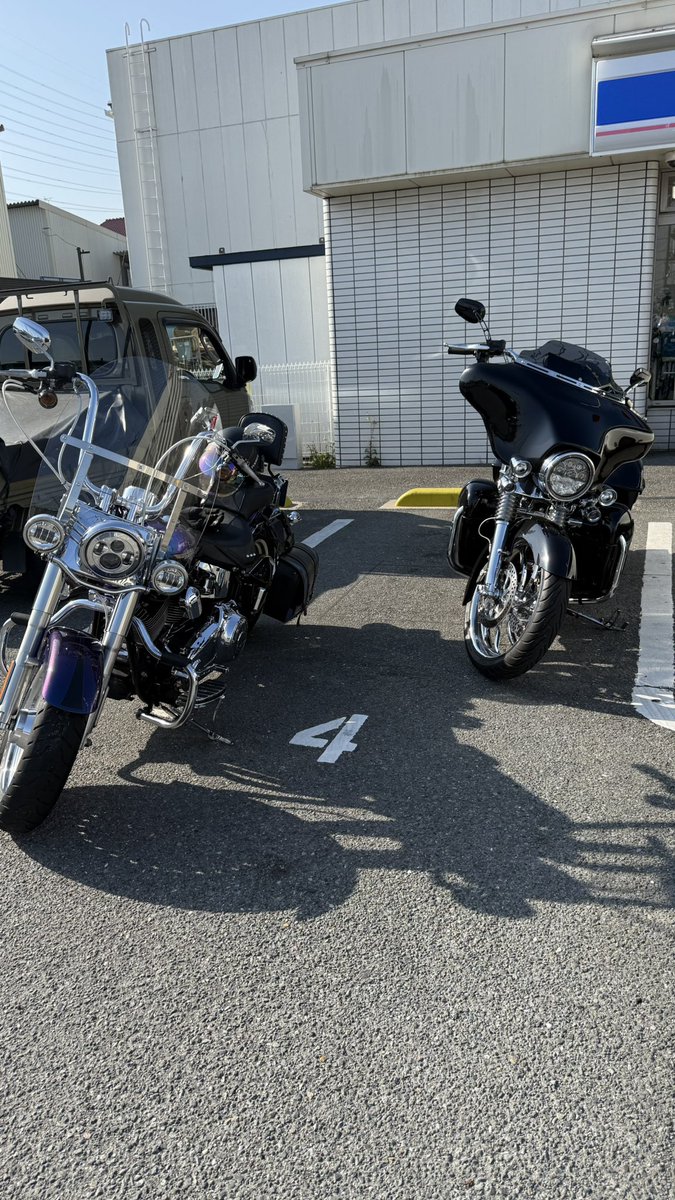 hiroaki1978415's tweet photo. 久しぶりのツーリング😁
前の愛車と今の愛車 https://t.co/2LY3KstxPH