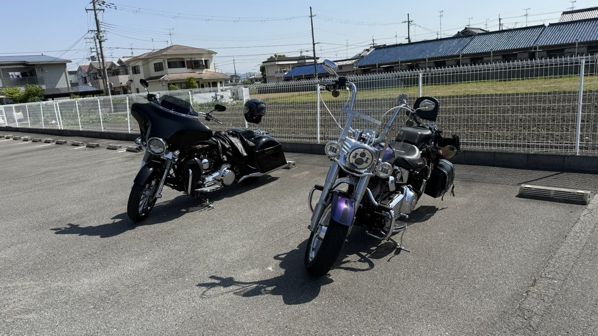 hiroaki1978415's tweet photo. 久しぶりのツーリング😁
前の愛車と今の愛車 https://t.co/2LY3KstxPH