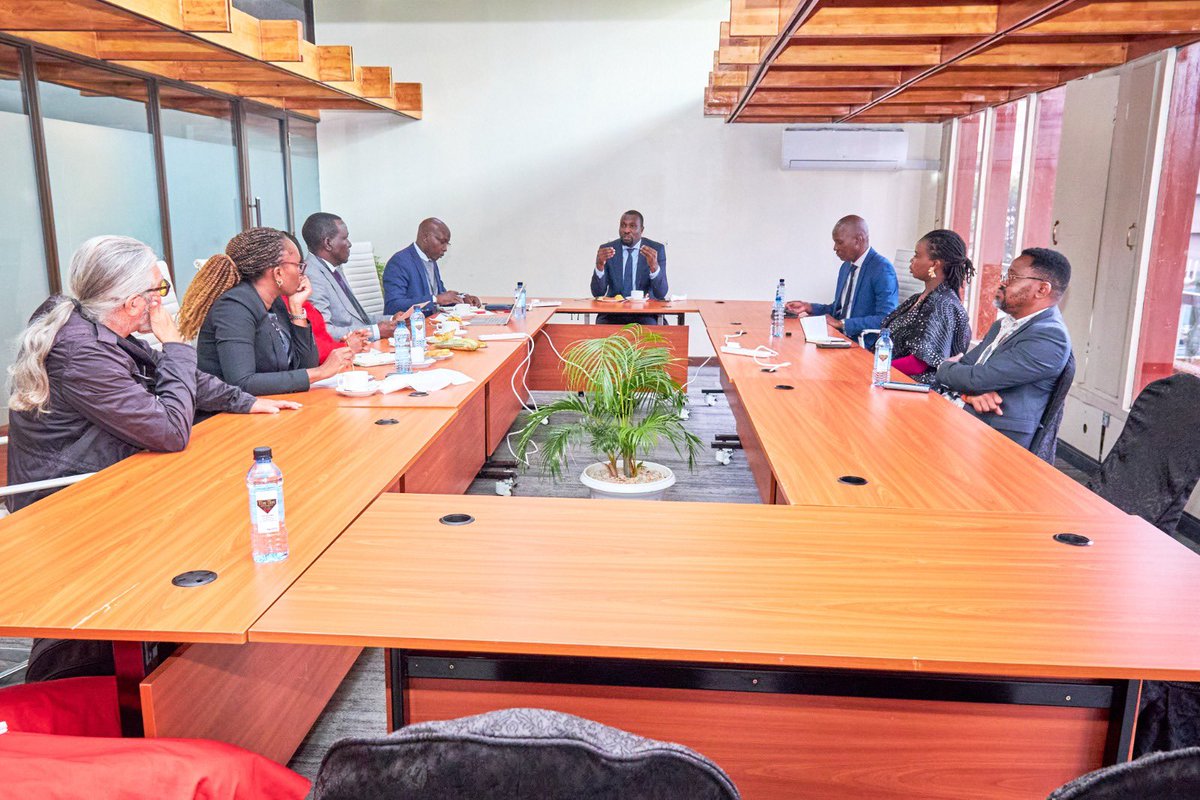 kenyafilmcomm's tweet photo. We were honoured to host Maasai Mara University on Day 3 of @KalashaKenya led by Prof. James Nampushi (Deputy Vice-Chancellor, Administration, Finance and Strategy) in a consultative meeting with the Commission led by our Board Chairman Mr. Sudi Wandabusi.
@TimothyOwase1 https://t.co/ZvNwH0rHqZ