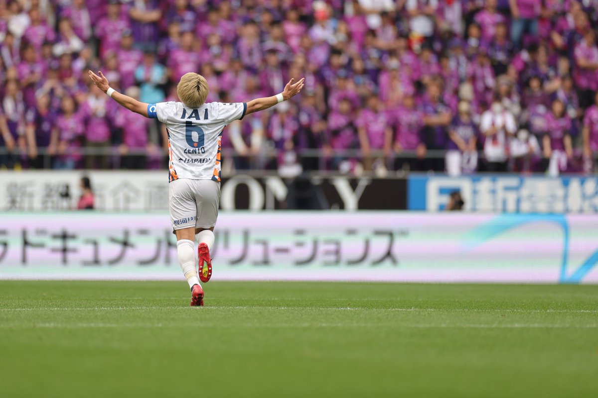 shizusports's tweet photo. #清水エスパルス は #京都サンガ に２―１で逆転勝ちしました。同点ゴールは主将の #宇野禅斗 選手。低い弾道のミドルシュートを突き刺しました。相手選手を退場に追い込む体を張ったプレーも。顔に傷を作りながら最後までチームを引っ張りました。 https://t.co/7JA2eUtZ09