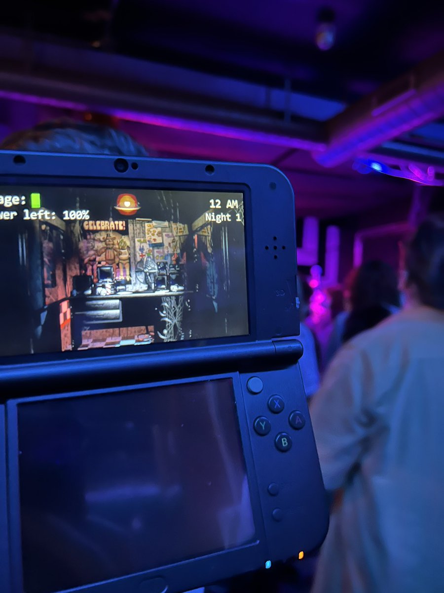 in honor of glass beach’s dissolution here’s me playing fnaf on 3DS at a 2024 show