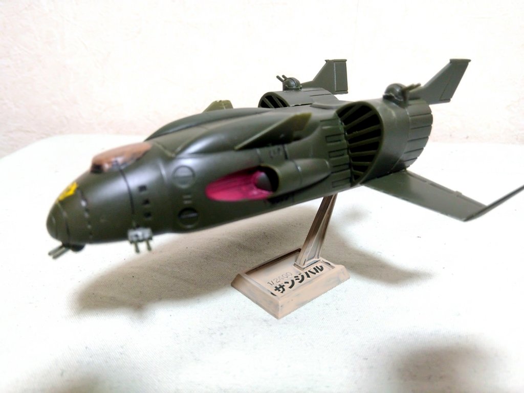 zom_p's tweet photo. HGゲルググ（ジョニー・ライデン機）と旧キット1/2400ザンジバル。ジョニー機にはキャノンパックもつけてほしかった。ゲルググキャノン手に入らんのよ... https://t.co/F4CNeo9l4c