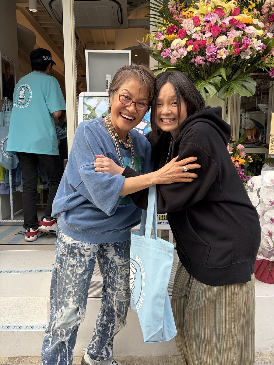 yooochanda's tweet image. あたしの青春…✨
期間限定✨️セーラーズのポップアップショップへ…
社長に会って一瞬で〇0年前にタイムスリップした様な…🥰
懐かしい時間でした💕

新宿小田急百貨店で開催中のイベント出店中の
『うさぎの森の雑貨屋さん』にも…

楽しいGWの始まりです

#セーラーズ
#SAILORS
#セーラーズ55周年
