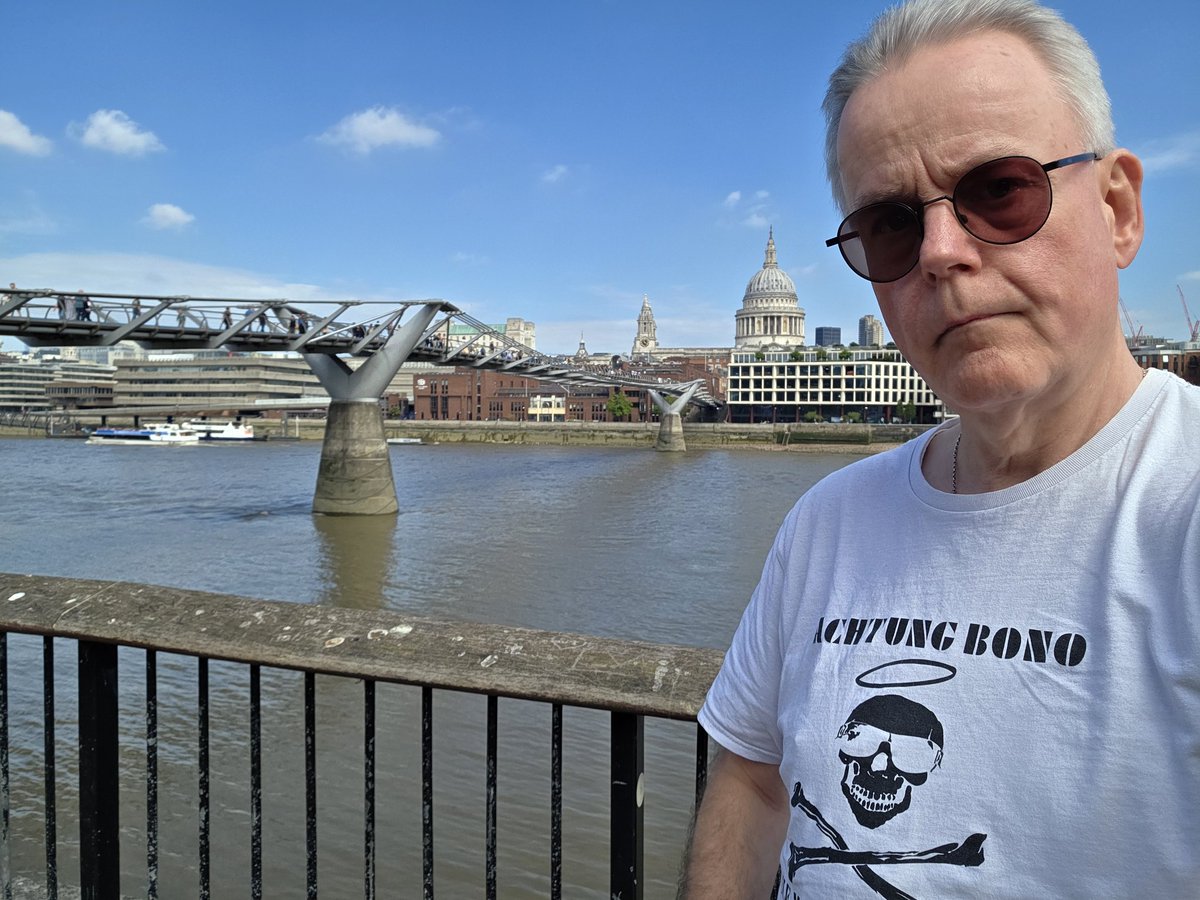 samphlett1's tweet image. Spreading the #hmhb word in #London on this sunny Spring morning. ☀️
