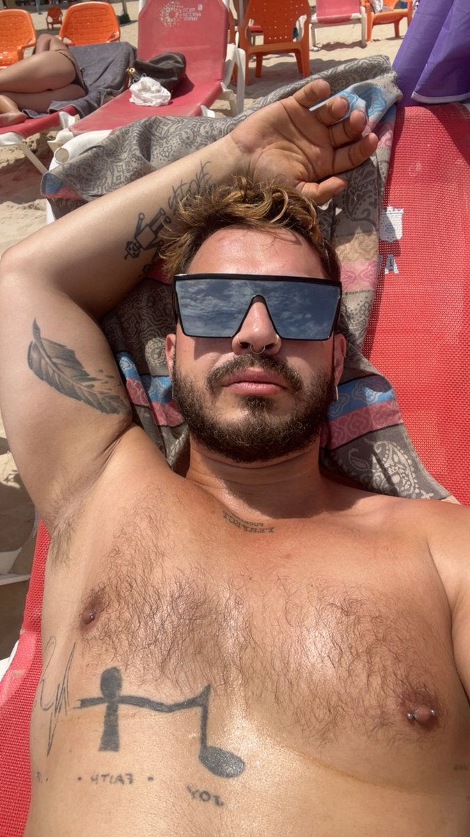 PJew's tweet image. Beach day for the Bitch of the day 

#beachday #humpday #gayfeed #פידגייז #שבת #פידים #פידשבת