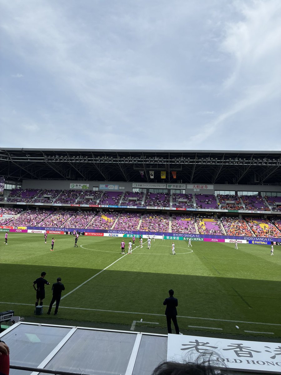 km0751's tweet photo. 京都1-2清水
清水ベンチ真後ろの席で観戦。
前半は試合内容よりもベンチがどういう動きをしているか見ている方が面白かったけど、後半に2点取って逆転勝ち🍊🍊
青森山田時代から見ている宇野禅斗のゴールを見れて良き https://t.co/dSHJVsGyr0