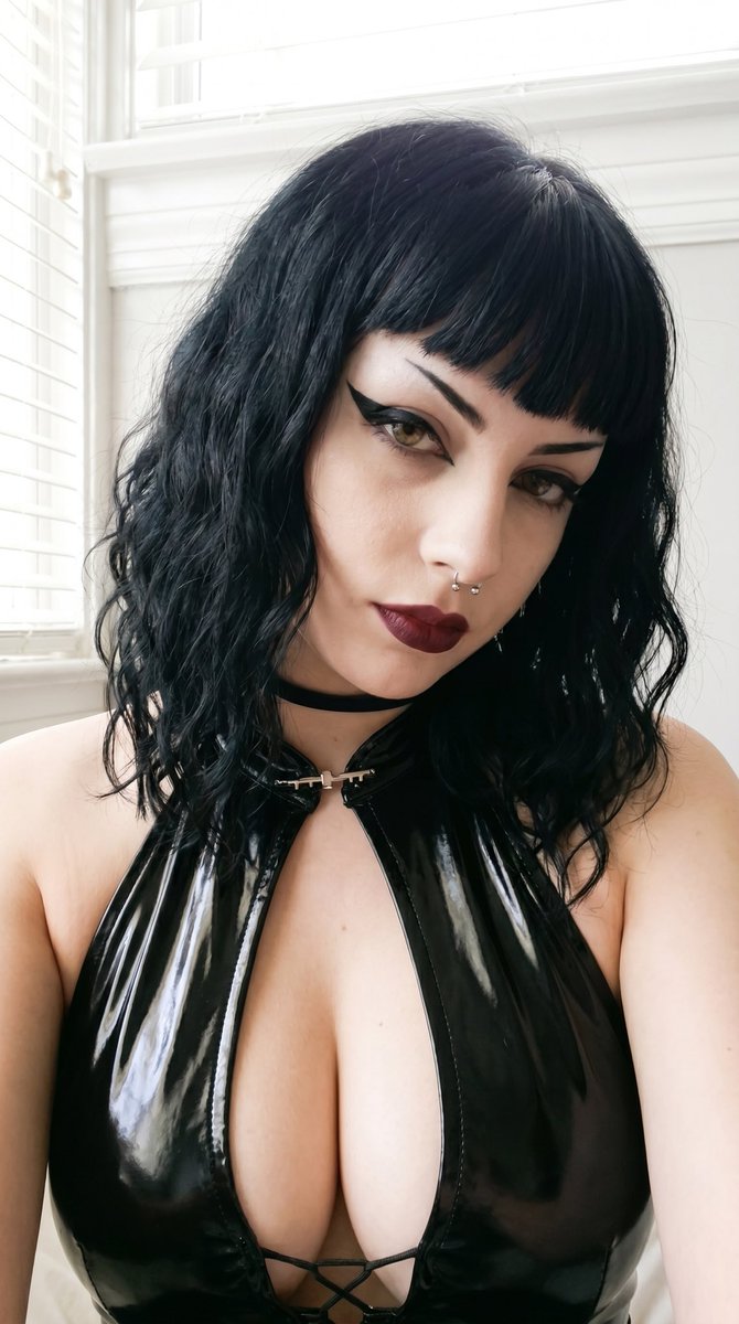 raven🖤 tweet media