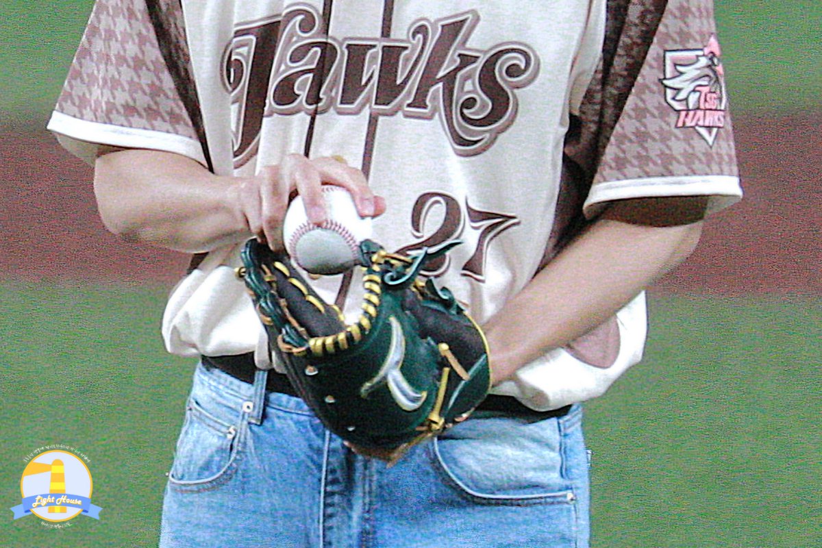 LIGHTHOUSE_66's tweet image. 260502 타이강 호크스 시구 #동운 ⚾️💜

야구공 잡는거 배워왔어 아!!!
#하이라이트 #HIGHLIGHT #비스트 #BEAST 
#손동운 #SONDONGWOON @beastdw