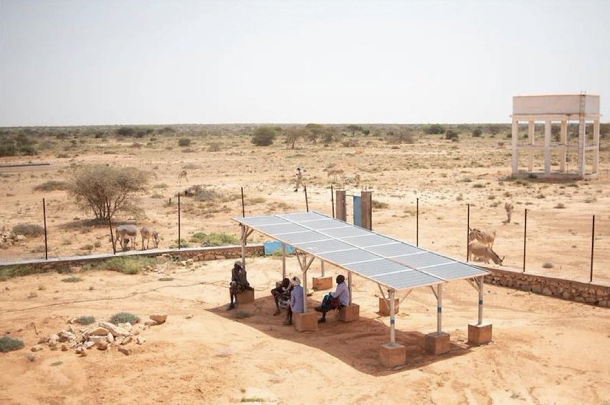 HuseinFarh98911's tweet image. 🌍 With UNDP support, Somalia is advancing energy innovation 🇸🇴
Could microgrids be the key to solving power shortages?
How important is digital strategy in modern energy systems?
#Somalia #EnergyReform #Microgrids #UNDP #Sustainability #FutureEnergy 🇸🇴🔋
