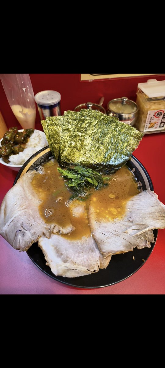 toybox95's tweet photo. 仕事で近く居たから昼休みに行ってきた……ｼﾀﾀﾀｯ ﾍ(*¨)ﾉ
ラーメンと #キミトスミュージアム https://t.co/UPhEvU8HKL