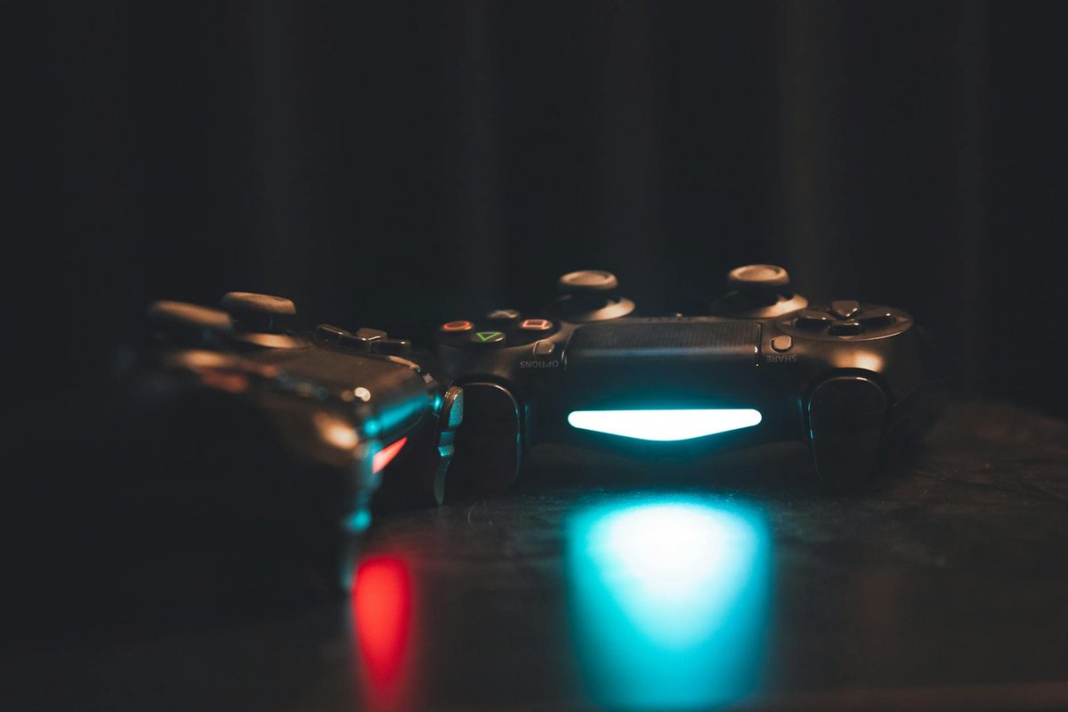 AfricTelegraph's tweet image. Madagascar lance son propre blockbuster vidéoludique. Kalanoro, inspiré du folklore local, défie les géants du gaming dès 2026. L'Afrique crée ses propres légendes numériques. #Afrique #Technologies #FolkloreMalgache #GamingAfricain #IndustrieCreative africtelegraph.com/blog/kalanoro-…