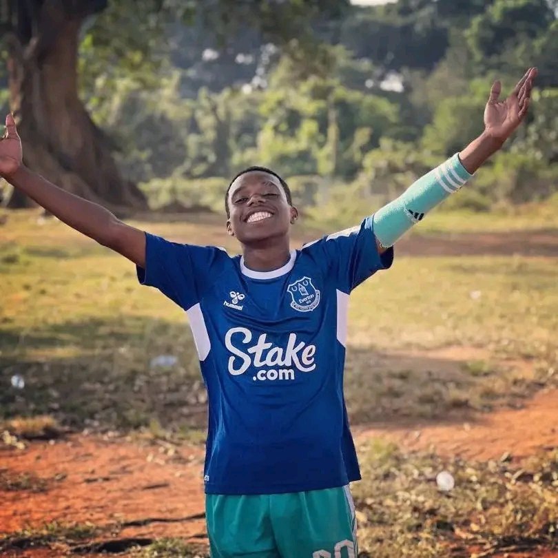 soccer_esau's tweet photo. Baby coach at Everton Soccer Academy Uganda

@EITC @Everton @EvertonInUSA @Graeme_EFC1878 @ToffeeTVEFC @TOFFEEBLUECAST @RWGbluenose @EvertonStadium @dixiedeansboots @KitAid @charityboots https://t.co/wr7CCdHYOc