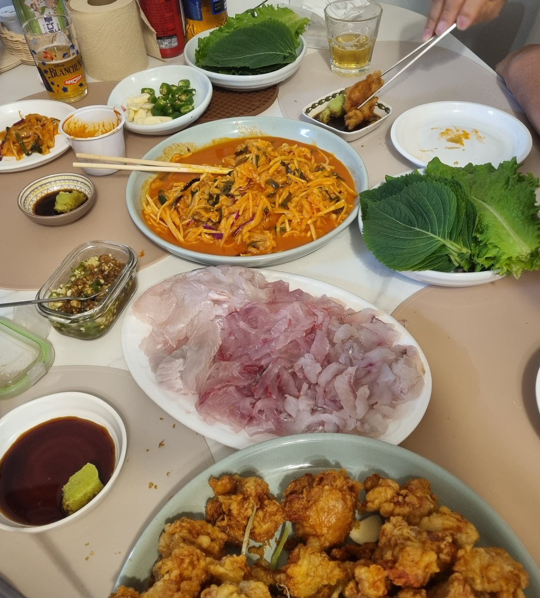하설_ tweet media