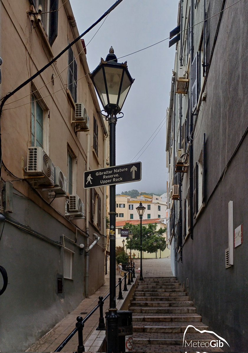 MeteoGib_'s tweet image. #Gibraltar #CastleSteps - 02/05 - what a difference a day and a change in wind makes - with a cloudy, dull and breezy morning and, at around midday, it's quite drizzly now over Town from that dark Levanter sitting down on the Rock and looming over Town, with the temp still 18C.