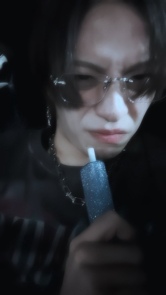 たなしん tweet media
