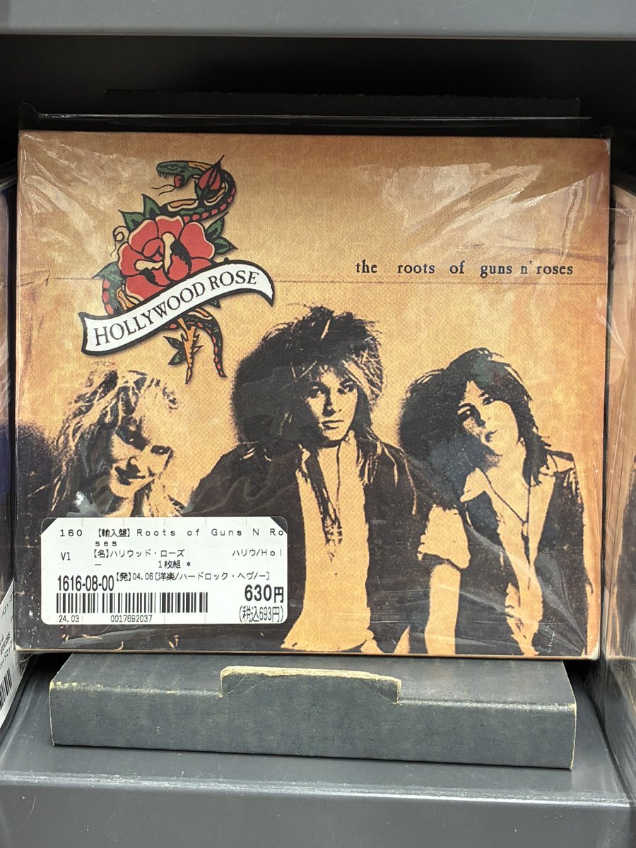 yoshinoriiijima's tweet image. 近くのBOOKOFFでこんなの見つけました😳

Hollywood Rose ‼️

思わず買っちゃいました🤣

#Hollywood Rose
#Guns N' Roses