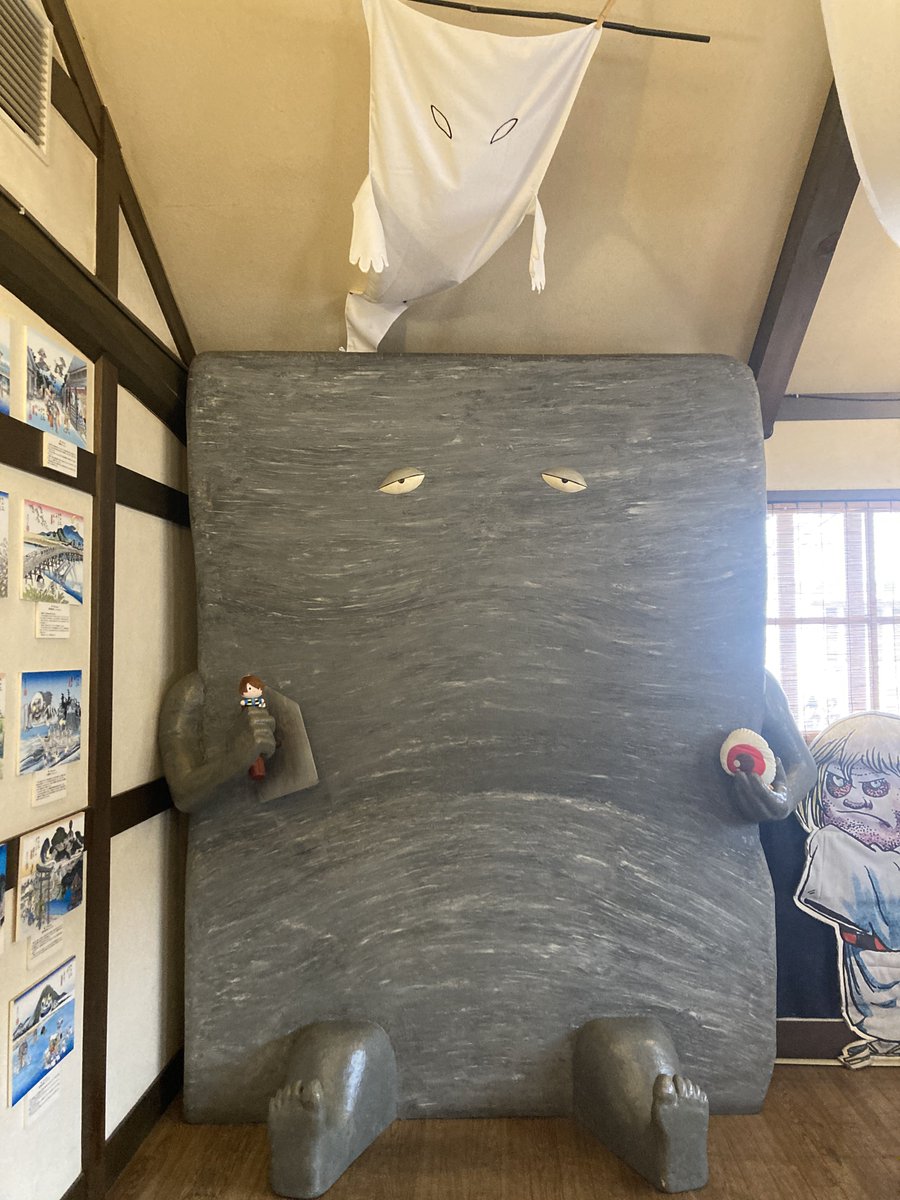 倉敷にあるgggの妖怪館に行ってきました！あのデニム地のktrグッズは倉敷産だったとは！知らなかった〜。
ゆるゲ？やどう見ても5鬼くん！？なフィギュアもあって良かったです。
※店内撮影&amp;SNS投稿OKでした