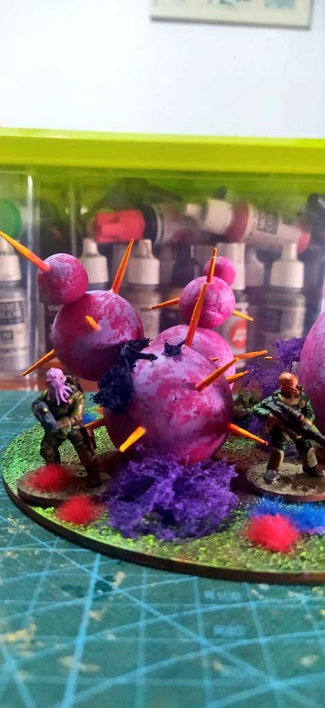 LordManteca's tweet photo. #ligagws26 #wargameminiatures @LuisSanzDiaz #28mm #wargaming #wargame Escenografía @rafsanmartin y un adorador del #kaos todo muy espacial...#stargrave
#necromunda #w40k https://t.co/rPpk2WazD7