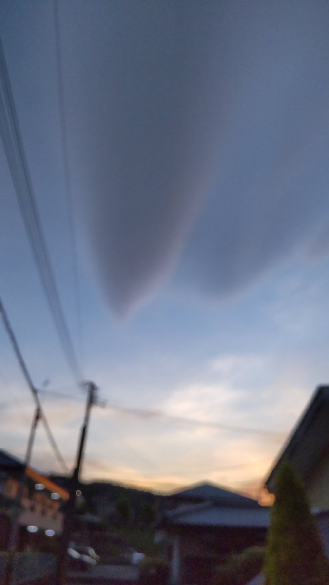 西の不思議な雲の形 とーくの🌇(⌒‐⌒)✌️