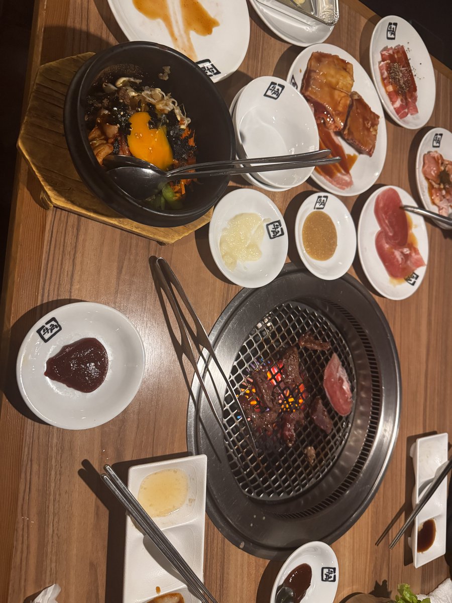昨日はパンパンの肉を食らいつくした。またたべにいかないと(使命感)