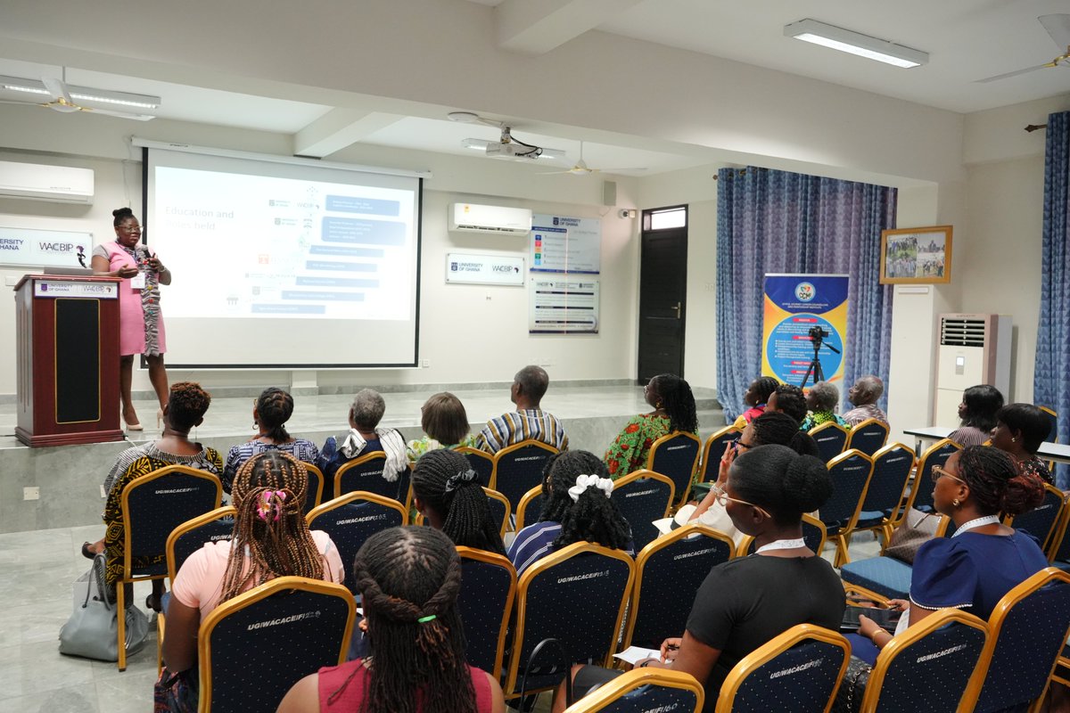 WACCBIP_UG's tweet image. @msmosi (Prof. Lydia Mosi) delivers an inspirational keynote address. 

Through her own journey, she highlights 
"life and career are not always straight paths but diverge and converge dynamically ultimately leading to the best you."

#INSPIRE2026 #WomenInSTEM #WomenInScience
